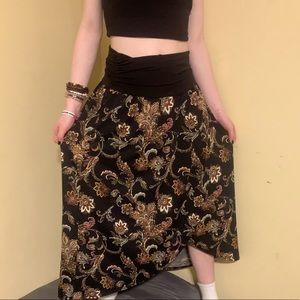 Selling an Apt.9 skirt in size large. Its black with floral-like print.